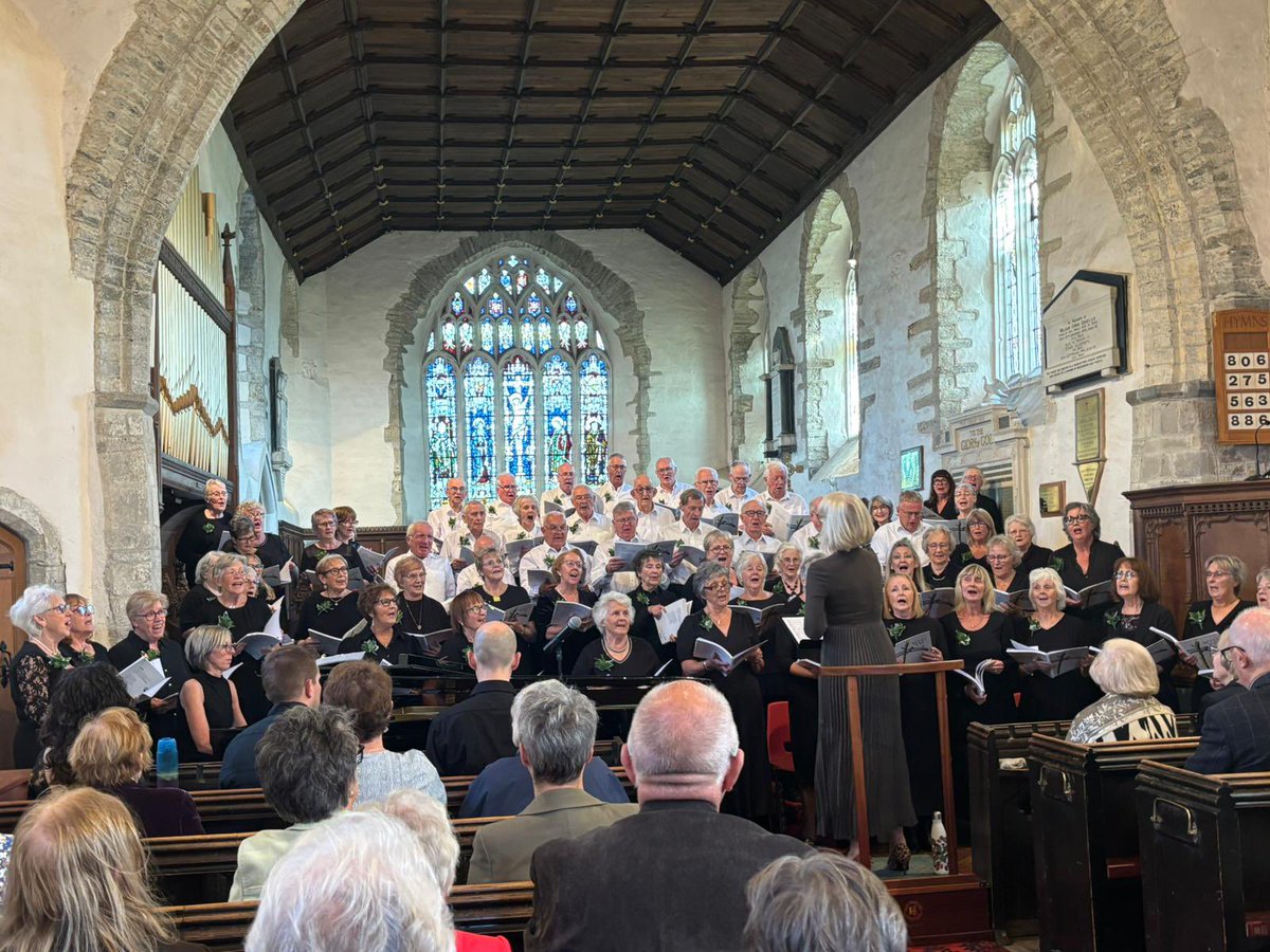Tocynnau ar werth ar gyfer ein perfformiad o ‘Myfi Yw’ yn Eglwys Gadeiriol Tŷddewi <a href="/StDavidsCath/">St Davids Cathedral</a> 🎶 Cysylltwch â ni, aelodau pwyllgor lleol <a href="/eisteddfod/">eisteddfod</a> #YGarregLas neu Siop <a href="/AwenTeifi/">Awen Teifi</a> 🎶