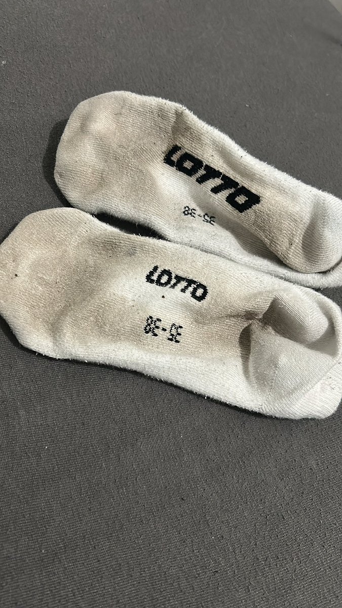 cunti_cuntaa's tweet image. Miam miam c’est pour qui ??? 😝😝💁🏻‍♀️💳 #soumis #vinted #chaussette #domina