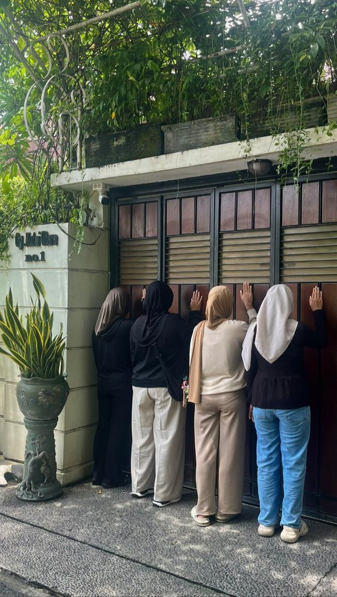 WHATEVER ! tweet media