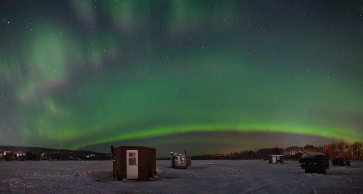 tracygregorash's tweet image. #Aurora over fishing shacks and a community event called “Skate The Lake” in #Minnedosa, #Manitoba. (Feb. 15, 2026)