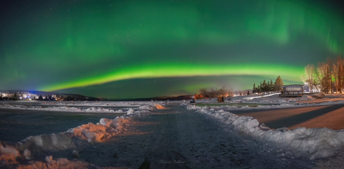 tracygregorash's tweet image. #Aurora over fishing shacks and a community event called “Skate The Lake” in #Minnedosa, #Manitoba. (Feb. 15, 2026)