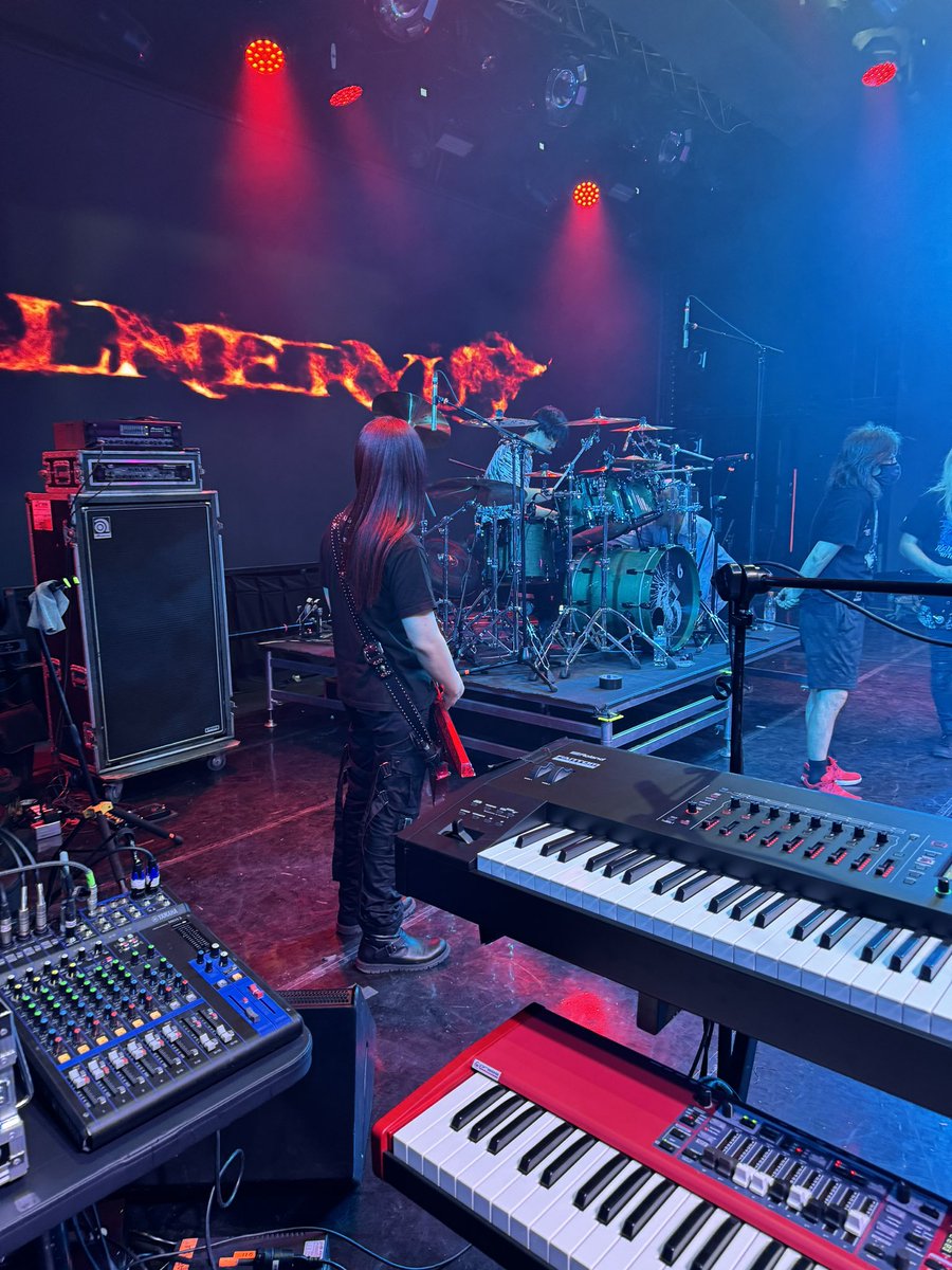 YUHKINEN's tweet photo. GALNERYUS 10年ぶりのメキシコ公演🇲🇽2階席までいっぱいのオーディエンスと共に熱く最高に盛り上がりました🔥🔥🔥心愛なるメキシコのファンとスタッフに感謝してます！！！ありがとう😊
また必ず戻ってきますよ！！！
Gracias😄 https://t.co/zS6kjXDY4g