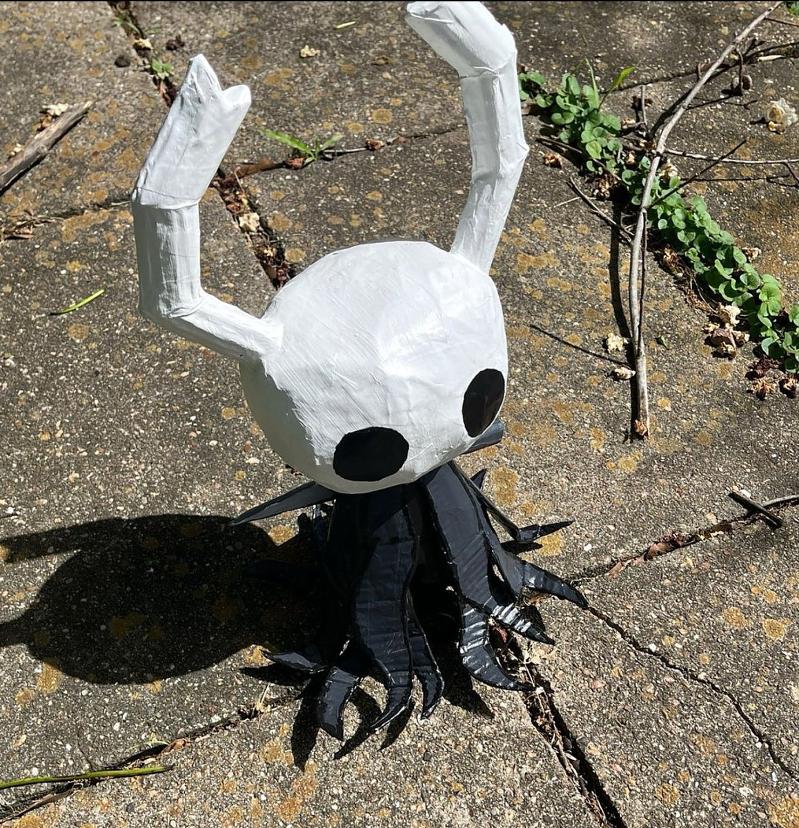 Dorito_buglover's tweet photo. My child. (Im the pale king btw)
#hollowknight #SilkSong #TheKnight #papermache https://t.co/9YvDzKt0ti