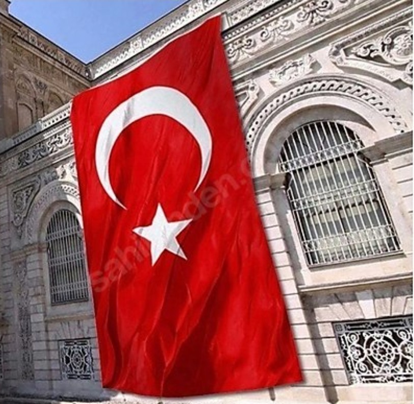 Bizim Vatan sevgimiz, kulağımıza okunan EZÂN ile başladı, arkamızdan okunacak SELÂ ile biter! 🇹🇷