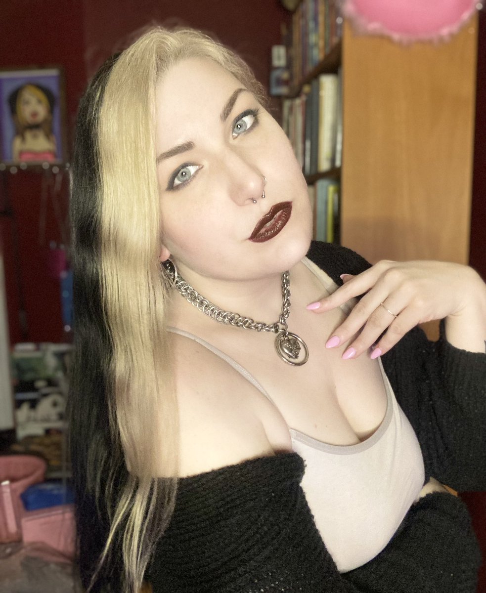 comradegoodgirl's tweet photo. I ain’t gonna bite, come on over! https://t.co/Iqxvyc19CL