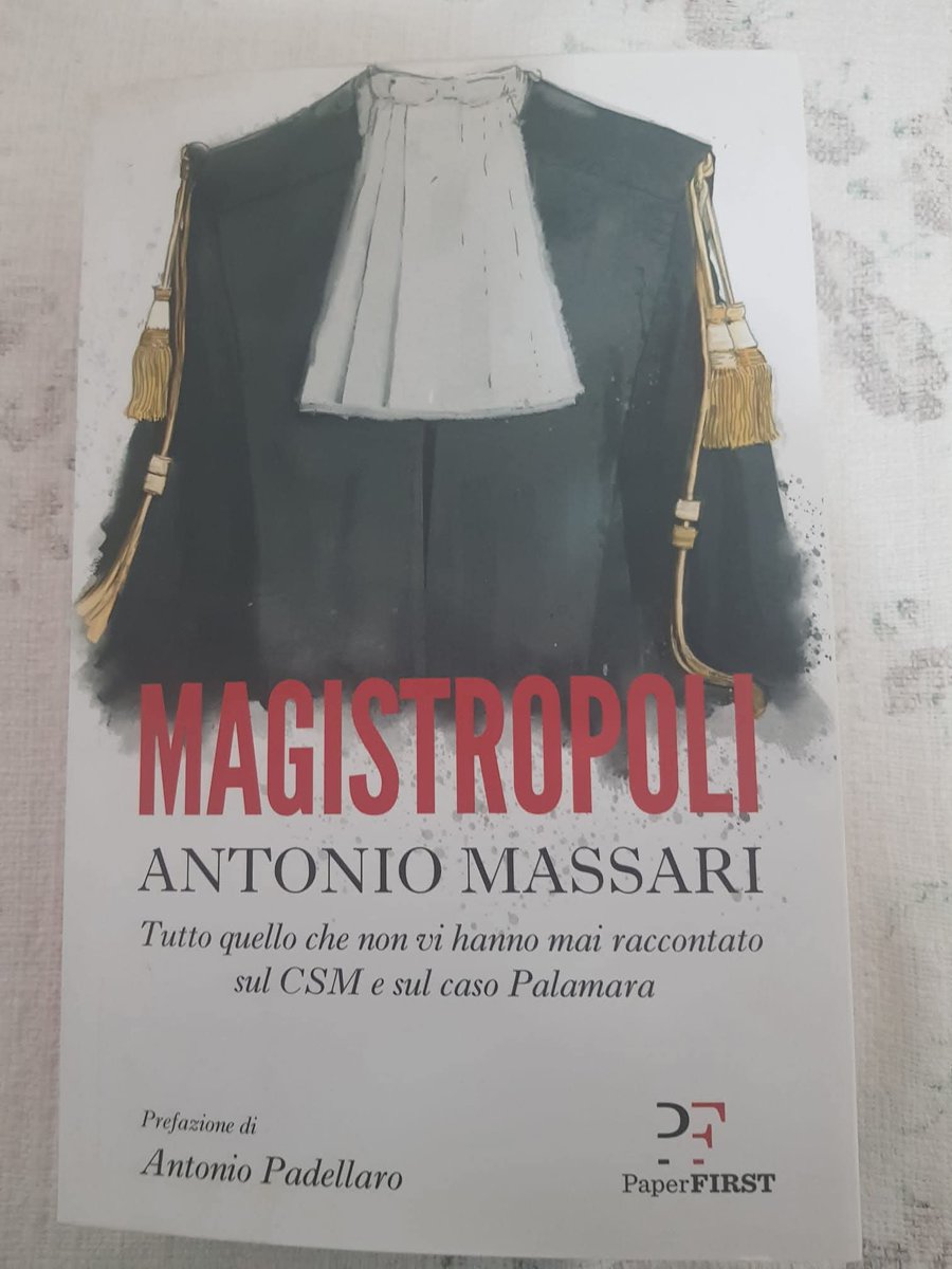 In questo clima da stadio mi permetto di consigliare la lettura di questo libro, scritto da un giornalista de Il Fatto Quotidiano, che riprende ampi stralci di conversazioni intercorse tra vari protagonisti del Sistema che continua a perpetuarsi indisturbato.
Clementina Forleo.