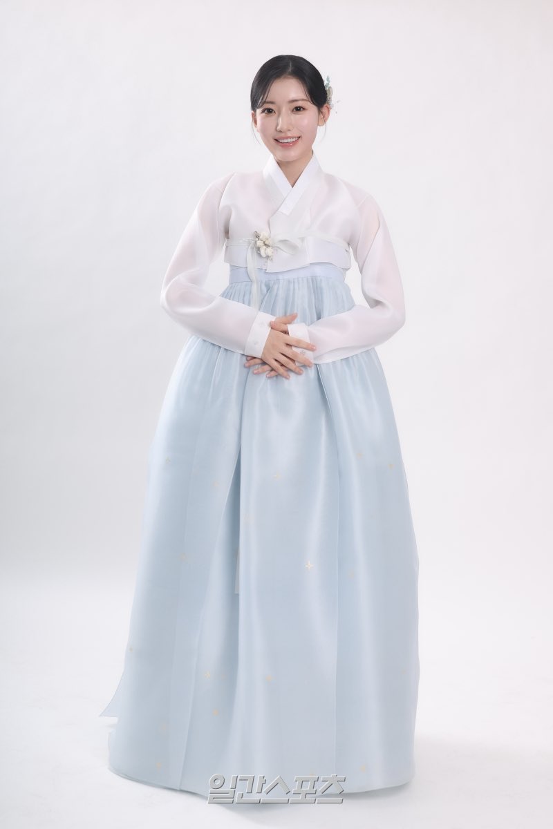dabin_with's tweet photo. [단독] ‘레이디 두아’ 정다빈 “전환점 찾고 싶었다…첫 성인 연기, 잘해내고 싶어” [한복인터뷰]

🔗https://t.co/X5ehudLGxb

#정다빈 #JUNGDABIN https://t.co/eSFTZwlW5T