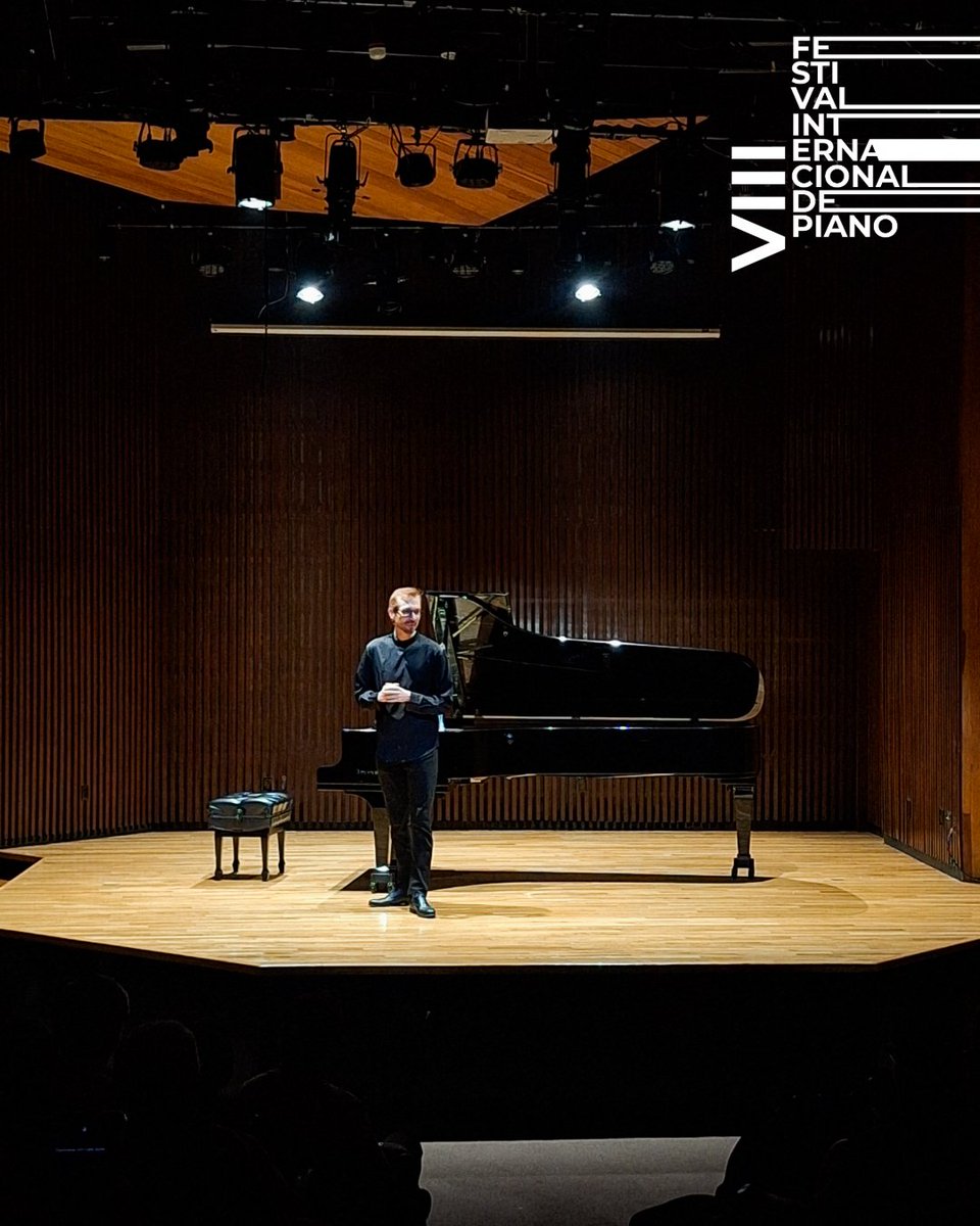 musicaunam's tweet photo. Como parte del VIII Festival Internacional de Piano, Fernando Saint Martin estableció un diálogo entre distintos enfoques de la escritura pianística, desde el barroco hasta la creación contemporánea. Agradecemos al público asistente.

#MúsicaUNAM #CulturaUNAM