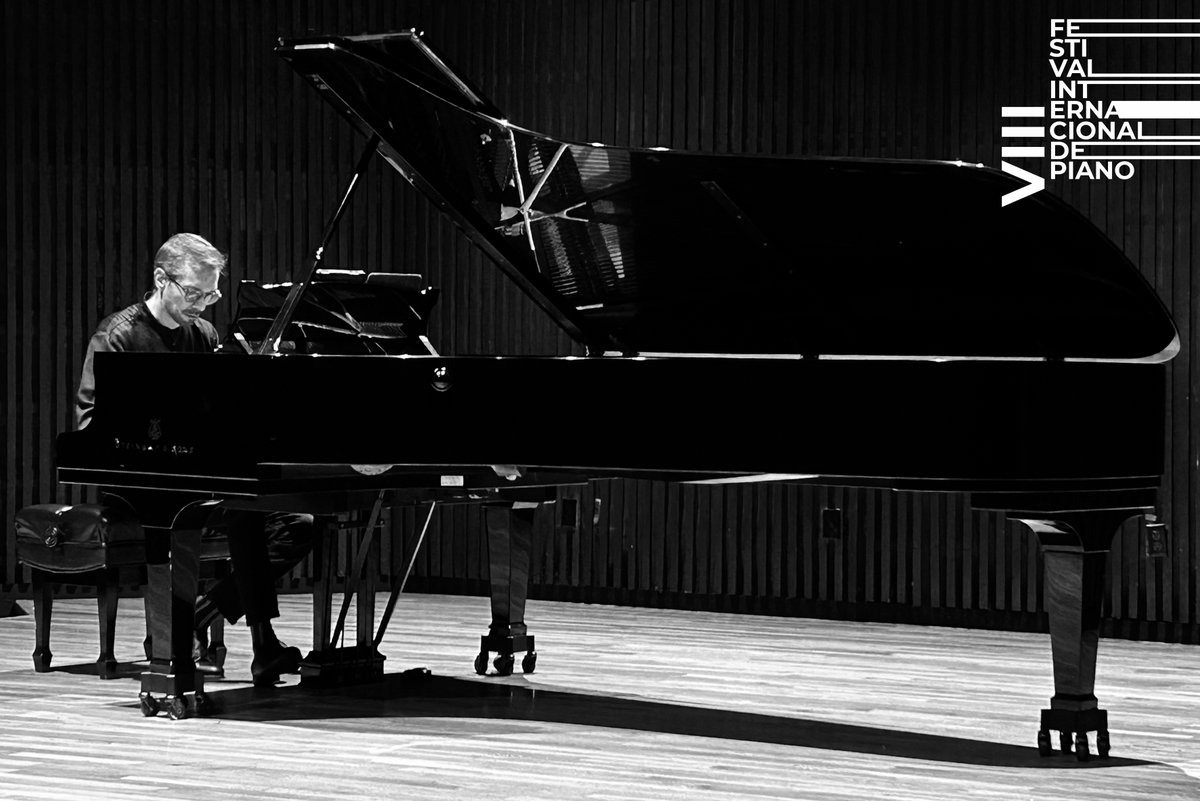 musicaunam's tweet photo. Como parte del VIII Festival Internacional de Piano, Fernando Saint Martin estableció un diálogo entre distintos enfoques de la escritura pianística, desde el barroco hasta la creación contemporánea. Agradecemos al público asistente.

#MúsicaUNAM #CulturaUNAM