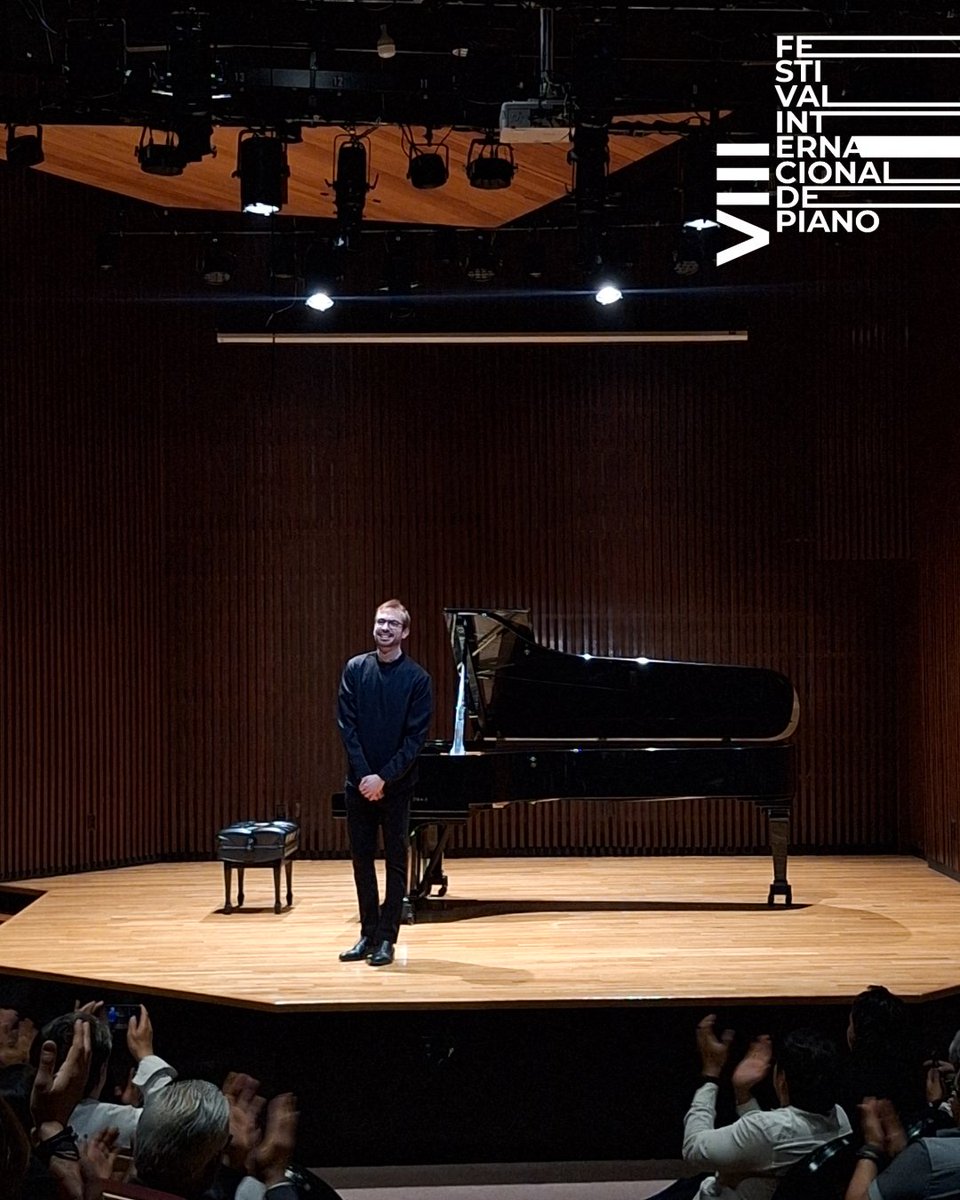 musicaunam's tweet photo. Como parte del VIII Festival Internacional de Piano, Fernando Saint Martin estableció un diálogo entre distintos enfoques de la escritura pianística, desde el barroco hasta la creación contemporánea. Agradecemos al público asistente.

#MúsicaUNAM #CulturaUNAM