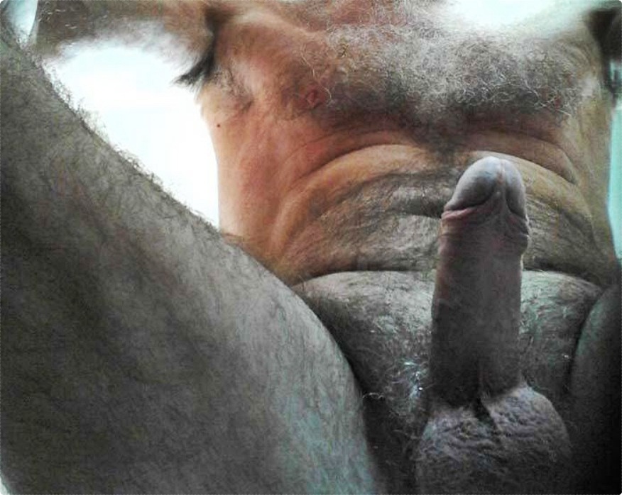 edmilsonbo70089's tweet photo. Grandpa naked sitting down, his body with some hair, his little hard penis in the photo. https://t.co/H1HxcfKQtq