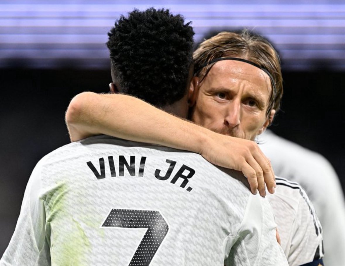 FabrizioRomano's tweet image. 🇧🇷🇭🇷 Vini Jr: “There is no one like Modrić. He is at AC Milan, he was at Real Madrid last year, the best in the world. Crazy!”.

“I really miss him because he was always teaching us something. He didn’t like to lose, in trainings too. He was so angry!”,
told @IbaiLlanos.