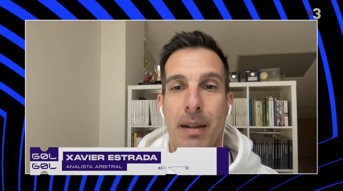 🚨🚨🎙️ Xavier Estrada Fernàndez (ex-arbitre international en Liga) au sujet des erreurs d’arbitrage à réception :

« Je suis complètement abasourdi par ce que nous avons pu voir. Ou les clubs sortent et demandent des responsabilités, ou quelqu’un du CTA doit vite démissionner. Ce