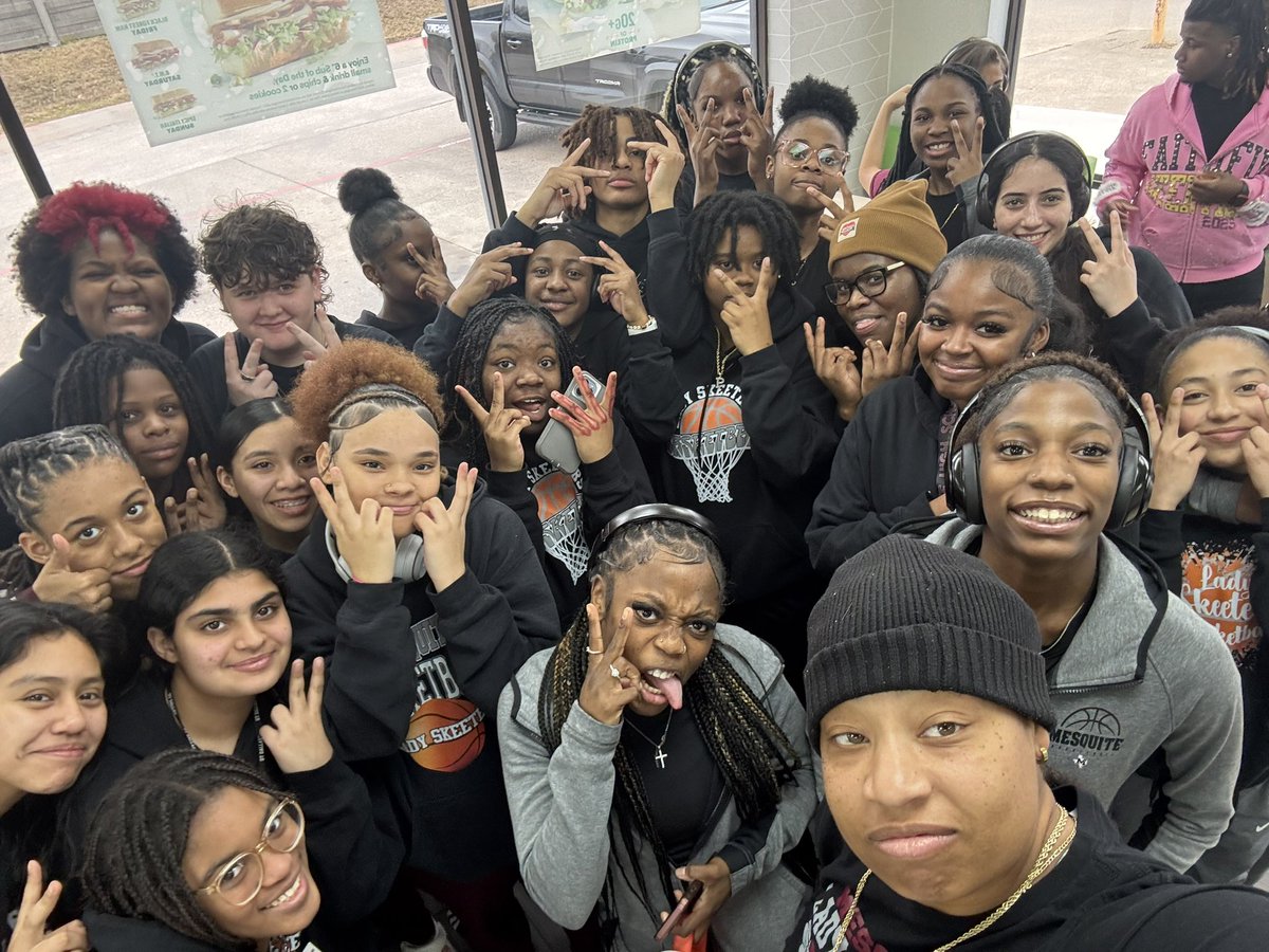 Kelsi Baker tweet media