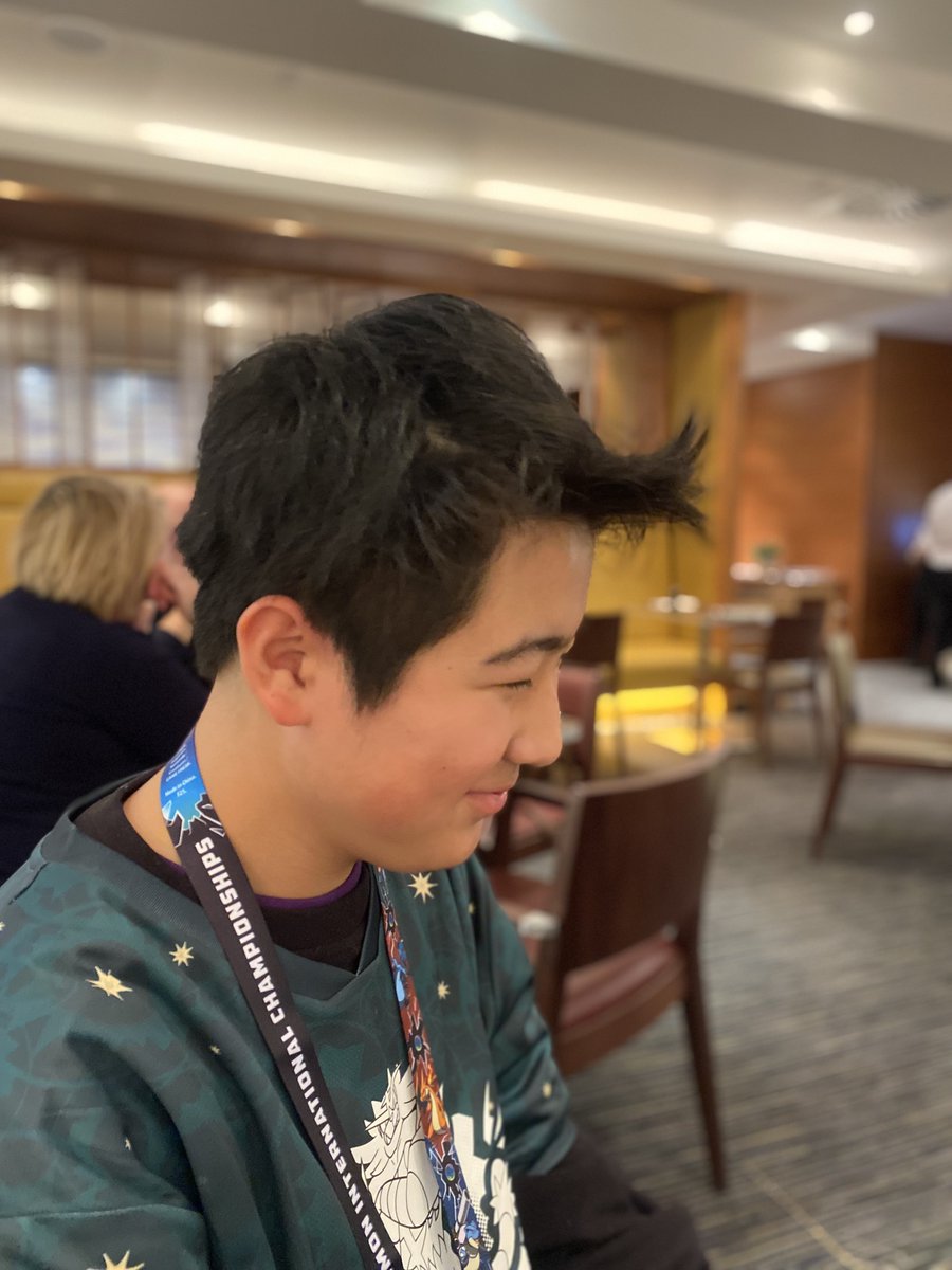 pokecanorintaro's tweet photo. EUICが終わり日本へ到着しました。結果は残念でしたが、大変意味のある出場となりました。また今回旅費等をサポート頂いた@IgarashiTosyu @tosyu50 様、ありがとうございました！今日からは直近の目標であるPJCSに出場できるよう息子をサポートしてゆきます。沢山の応援本当にありがとうございまし��💕 https://t.co/2gGfbDD7RY