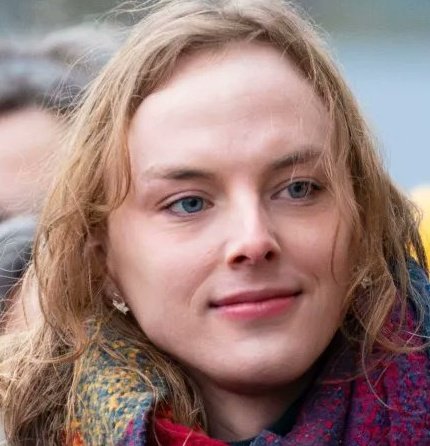 stuartmac07's tweet image. Startling similarly between Beth Upton and Sandie Peggie