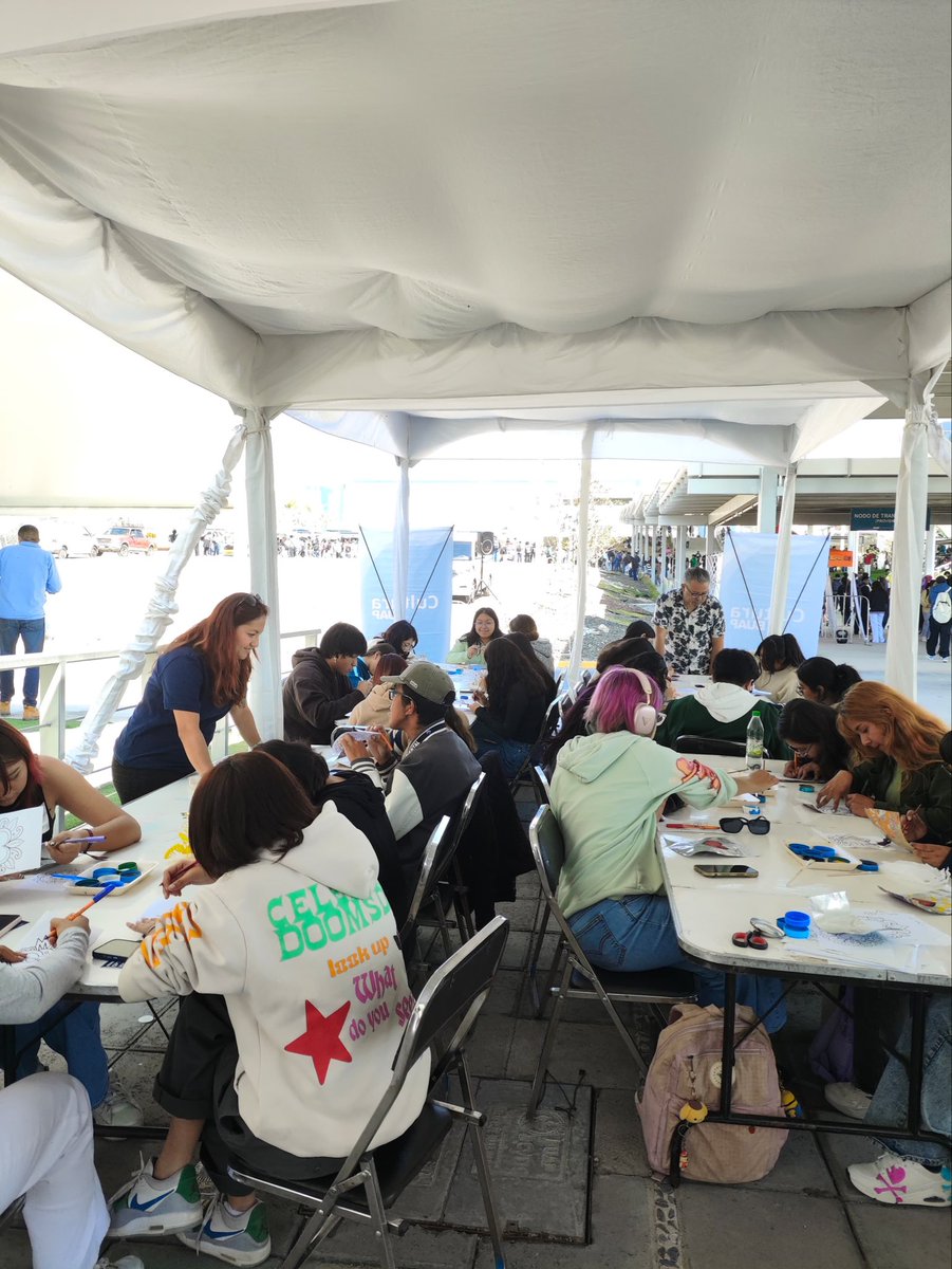 Estuvimos en la feria de San Valentín en CU2 con los talleres: Repujado con lata reciclada “Milagritos mexicanos” y Papiroflexia “Corazón con papel”. Fue un gusto trabajar con el alumnado de CU2 y ser testigos de su creatividad, esperamos volver pronto con otro taller 🎨💙