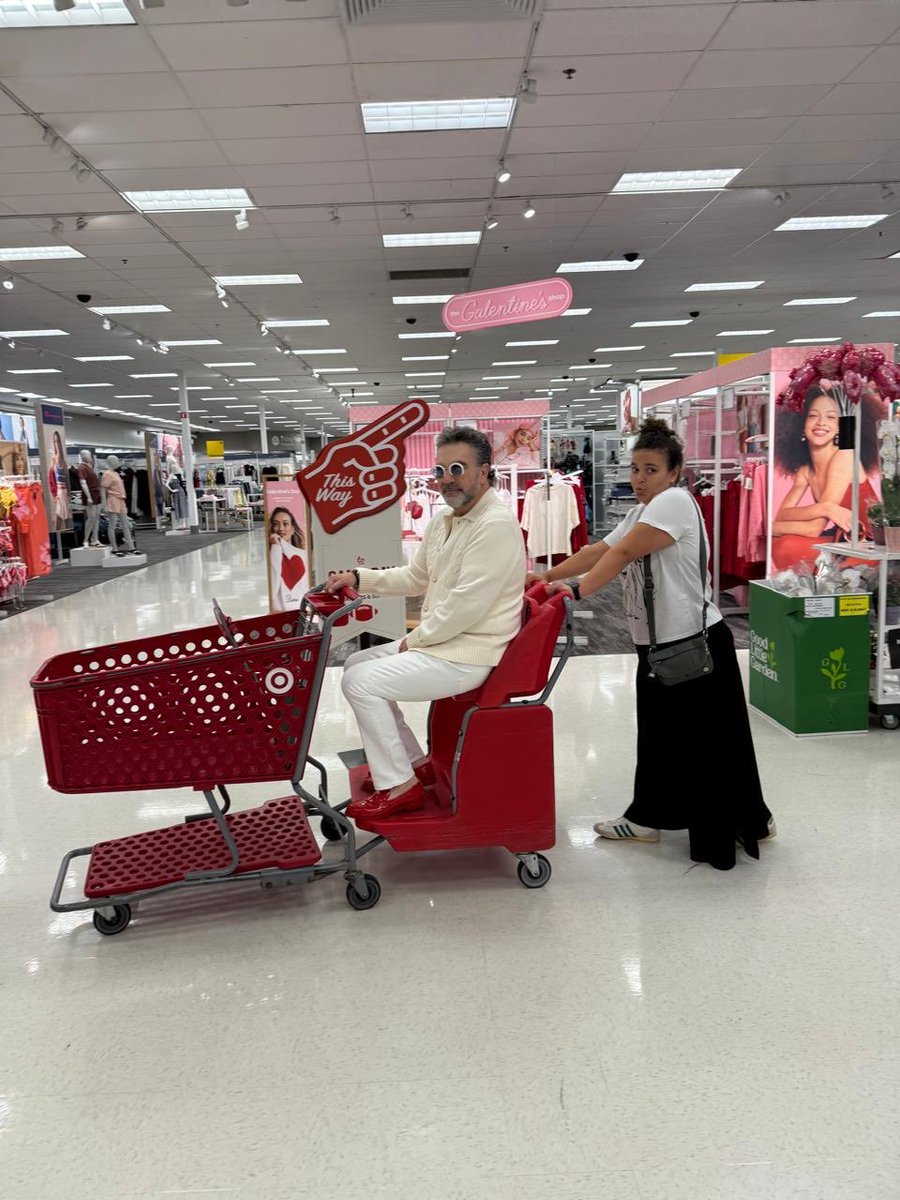 Aqui con mi Nena Preciosa de shopping,  celebrando nuestros cuempleaños