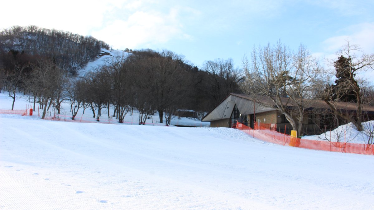 iouzen_ski's tweet photo. 【金沢市営医王山スキー場　ゲレンデ情報】

2026年2月17日（火）8：30 

現在  積雪　60㎝
雪質　ザラ雪
天候　晴れ
気温　3℃
滑走可能 
・ファミリーゲレンデ

皆さまのご来場をお待ちしております
https://t.co/DcA9QUFNMx https://t.co/gSA38FPEHU