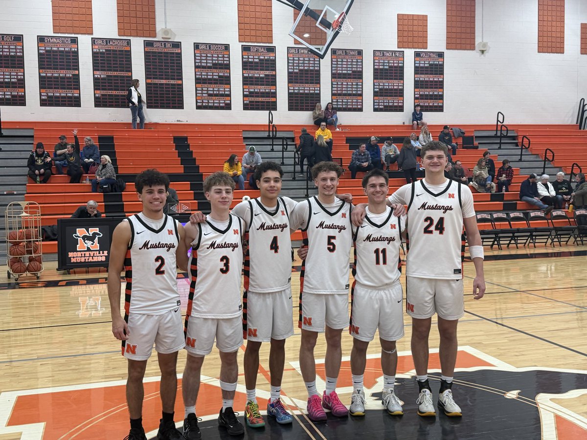 nvilleathletics's tweet photo. Seniors! https://t.co/vaEWITnAco