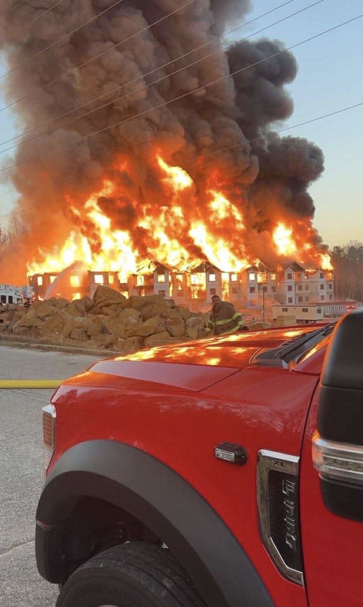 UPDATE UNION, SC (UNION 1400) **MULT ALARM** TIMES BLVD. HEAVY FIRE CONDITIONS IN BUILDING UNDER CONSTRUCTION. ALARM WAS 17:39. ALL (12) COUNTY STATIONS ON THE INCIDENT. (IMAGES POSTED ON SOCIAL CHANNELS) [CFP-700] 18:50:27 | ALERT ID: 34320

Img via <a href="/CodyAlcorn/">Cody Alcorn</a> 

#SCfire