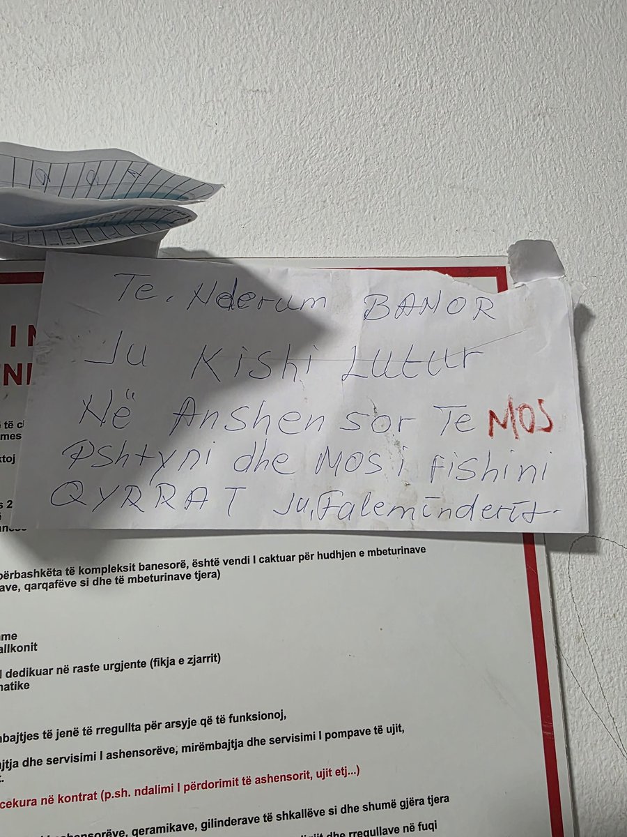 kujtimt's tweet photo. Pasqyren e Ashensorit(liftit) pe dini vete qysh mundet me kon https://t.co/tjrwVLVmkm