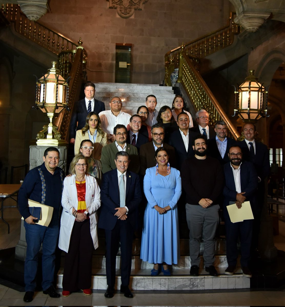 En la Sesión de Cabildo abordamos temas de interés y prioridad para todas y todos. 
Desde Benito Juárez seguiremos trabajando en coordinación con el <a href="/GobCDMX/">Gobierno de la Ciudad de México</a> para atender e impulsar el desarrollo de proyectos en beneficio de los vecinos. 🙌🏻 Salud y deporte con #OrdenYSeguridad.