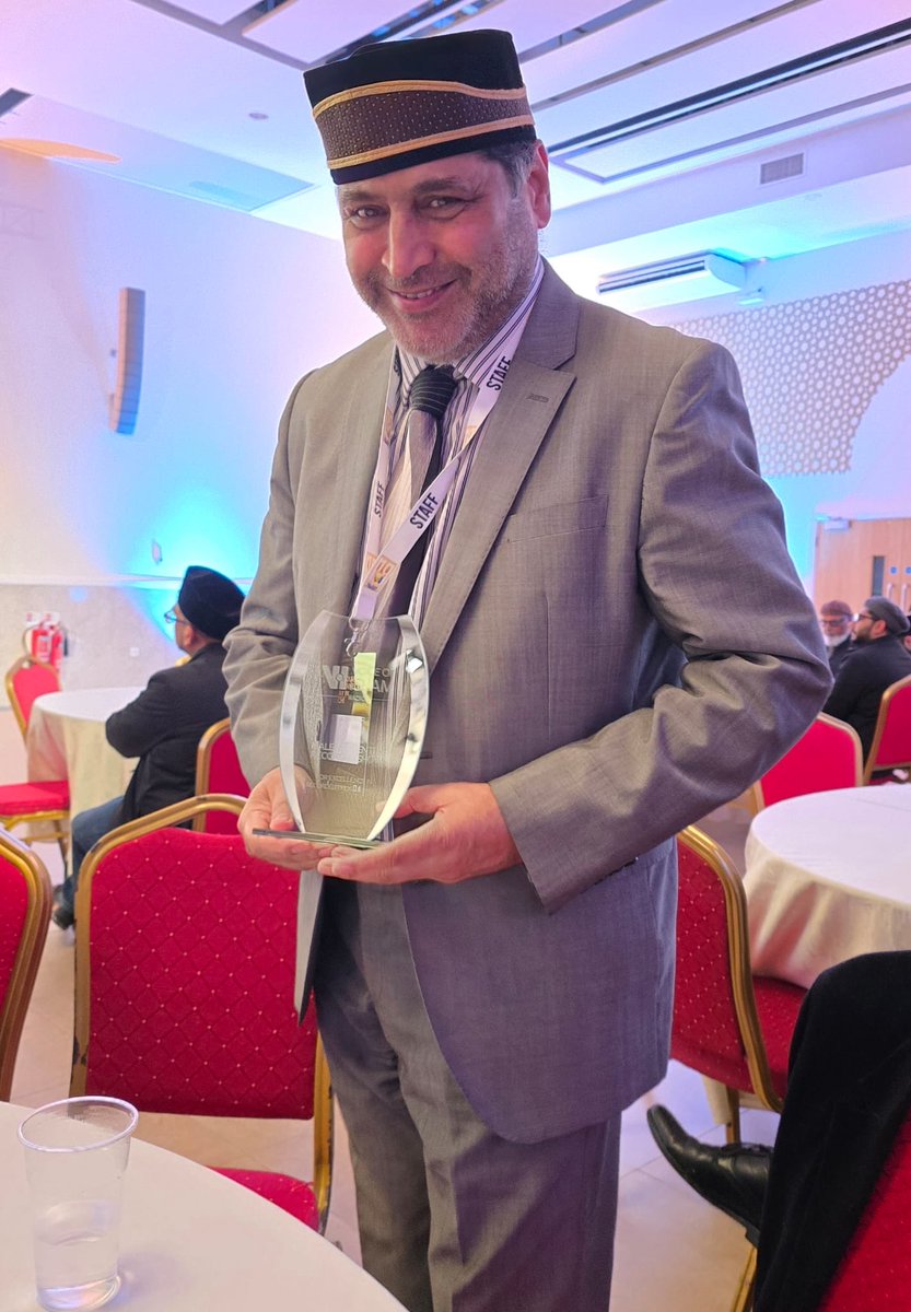 MohammedIqbal57's tweet photo. A great honour to be awarded the BEST PRESENTER for Recorded Programmes at the 10 YEAR CELEBRATIONS for @VoiceOfIslamUK . Thanks to all my @VILivingHistory Team members. We make History come Alive. Proud to serve the @AhmadiyyaUK @pressahmadiyya https://t.co/BnA5aT1uSv