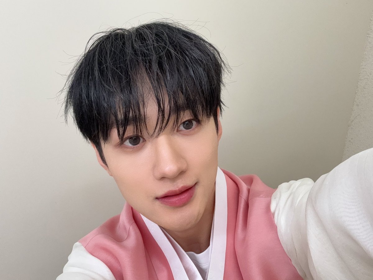 VERIVERY tweet media