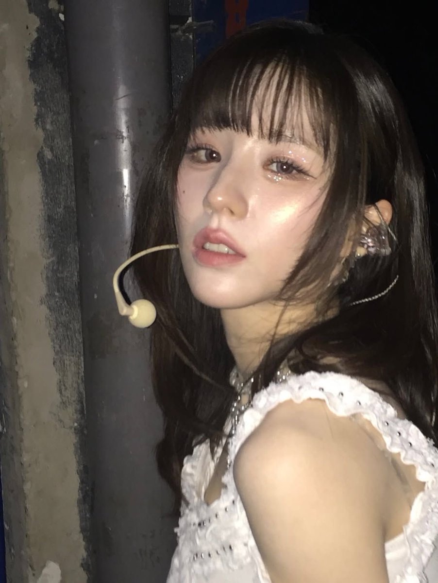 yerimhq's tweet photo. these photos haunt me. shes so hot https://t.co/1LRccX3x7s