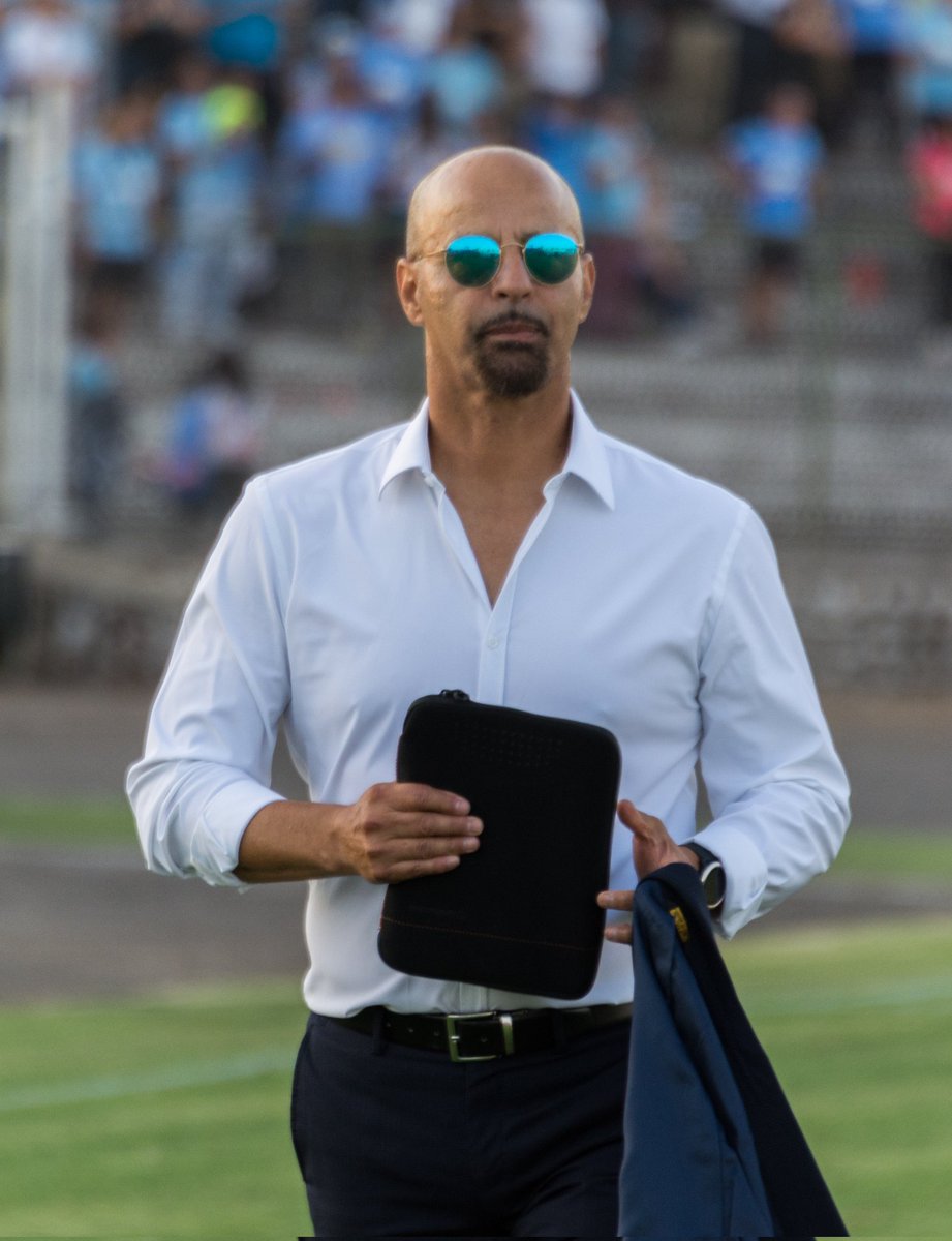 El Fantasma Figueroa 

Le ha dicho a los jugadores que se deben a CFC que la identidad del único equipo grande de Guatemala va primero y que por ende mientras el sea el DT no pueden ir a entrevistas con chespi villa, lo que ha visto un descenso en el rating de dicho programa ✅