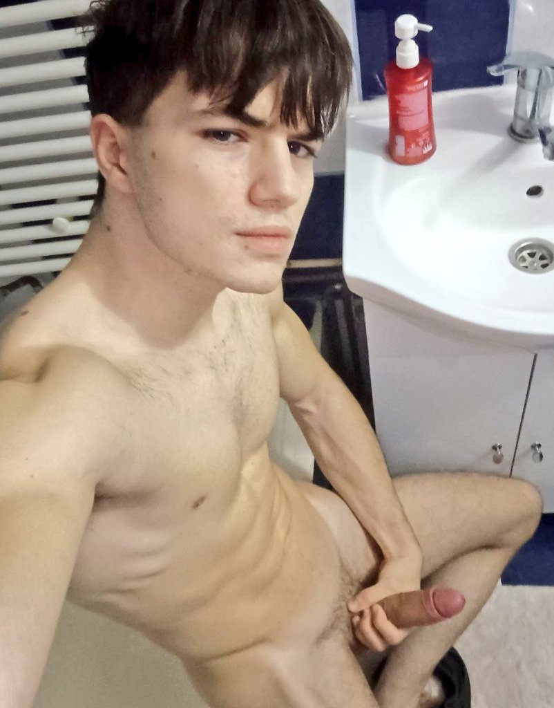 AndrewwJacked's tweet photo. Come and suck it for me. https://t.co/U9RuSAlJGh