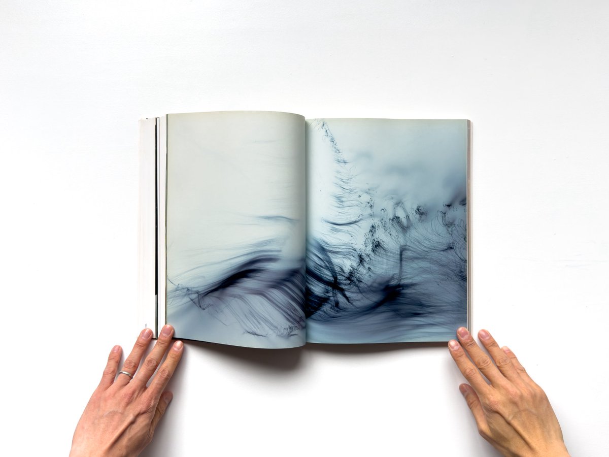 【新入荷】
Truth Study Center by Wolfgang Tillmans
TASCHEN

ヴォルフガング・ティルマンスによる写真集。

デジタル転向以前のティルマンスの実践を背景にしながら、写真を「真実」や「情報」として読むこと自体への問いを提示する構成。

絶版希少本。

iack.online/collections/al…