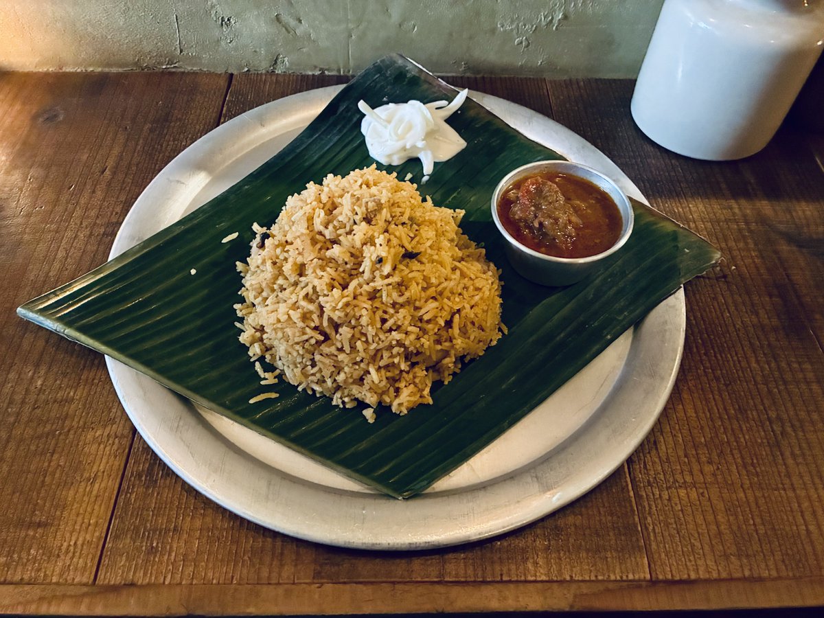 superblues___'s tweet photo. サッパドゥさんちでチキンビリヤニ食べてきた

スパイスが効いててフワっと軽くて一瞬で平らげてしまった

2枚目はこないだ食べたマトンキーマ。これも美味しかったーꪔ̤̱ꪔ̤̱ꪔ̤̱ https://t.co/5JvgUTO5rM