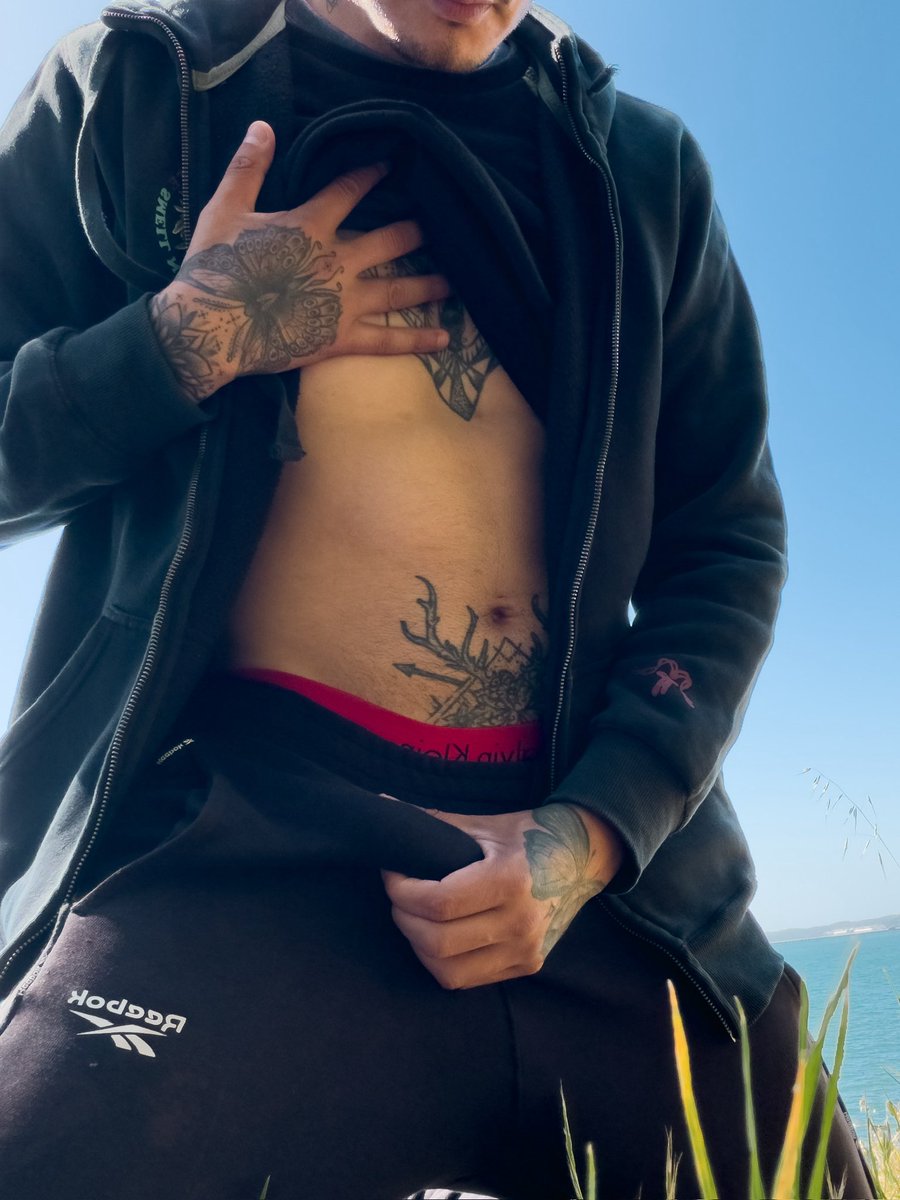 theareskillrock 👀 tweet media