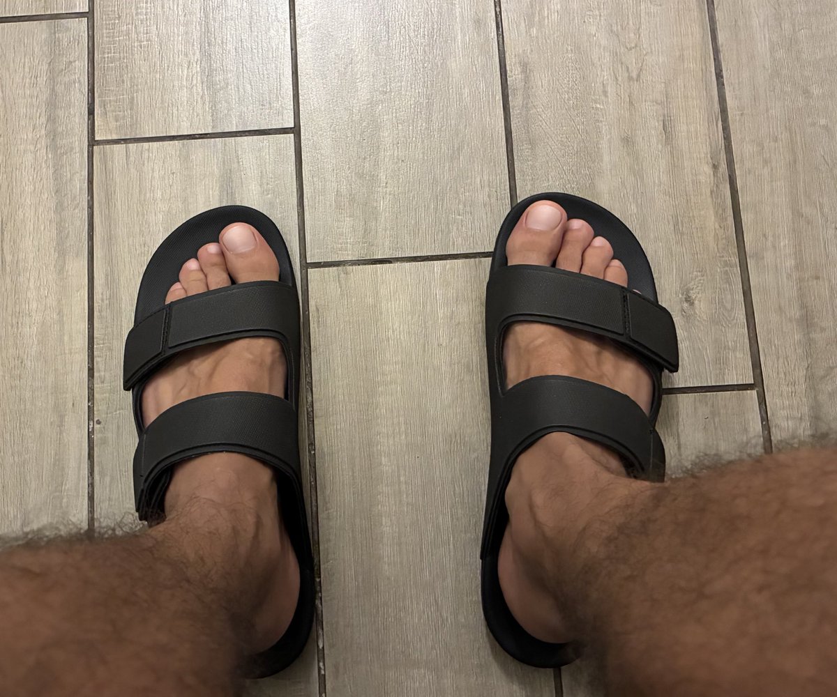 jamgonm's tweet photo. Las pedí más grandes de lo normal… pero en mis pies no se ven nada mal 😏 ¿se nota la diferencia o las hago ver a mi medida? https://t.co/20BDRkjc7B