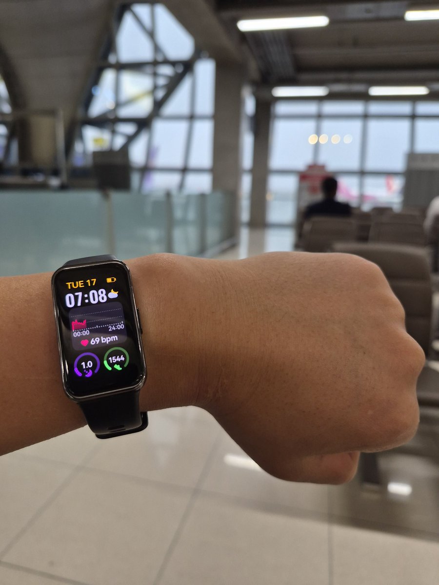 曼谷素万那普出境，预留了差不多3小时，结果机场安检＋出关极其丝滑，大概20分钟就到登机口了。