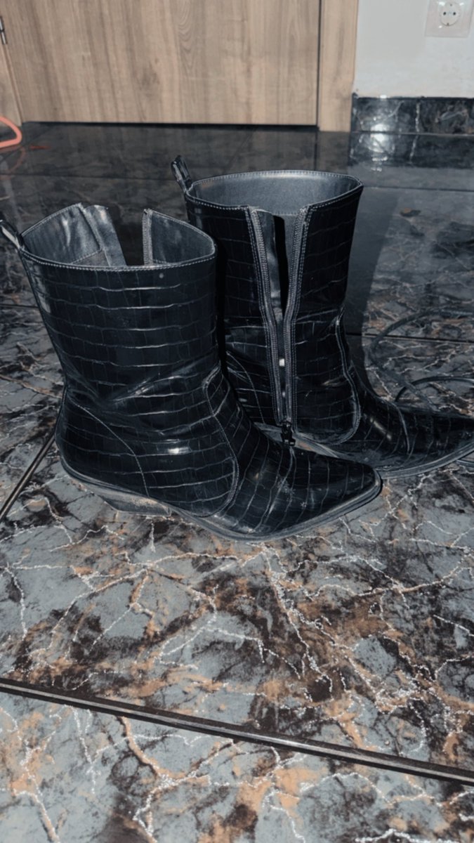 Diosa Anni🦈 tweet media