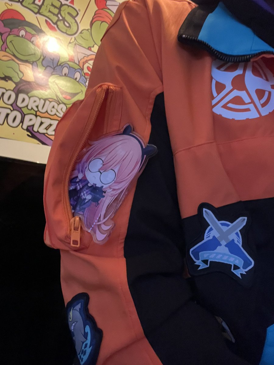 My jacket has a convenient emergency oshikatsu pocket #runielive