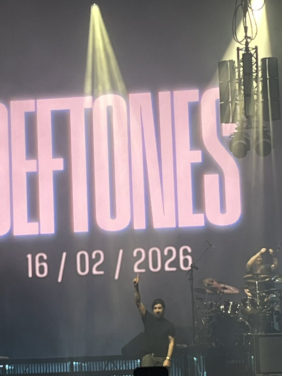 CaraMolloy's tweet photo. Bucket list gig complete. Most euphoric experience of my life. Thank you @deftones for an experience of a lifetime 👏🏻🇮🇪🔥 https://t.co/bJ9U5WigoU