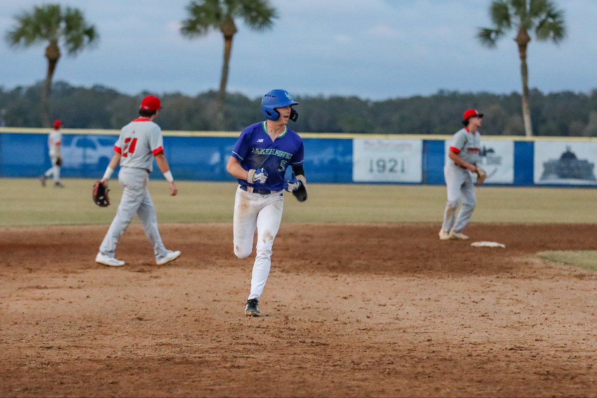 LakehawkSports's tweet photo. WALK OFF GRAND SLAM FOR HUNTER WALLACE 🤘

#WingsUp https://t.co/8sFvKbkQWe
