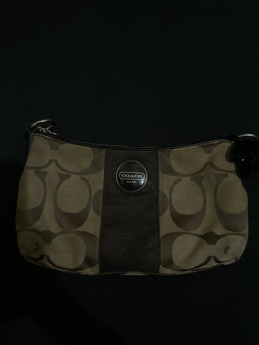 ikeuscart_'s tweet photo. wts coach demi stripe bag 𝜗𝜚—✦˚࿔

— ₱ 2,000

- guaranteed authentic
- with sling strap
- clean interior
- free ribbon

🏷️ coach demi stripe bag https://t.co/vwLQ7uwFYk