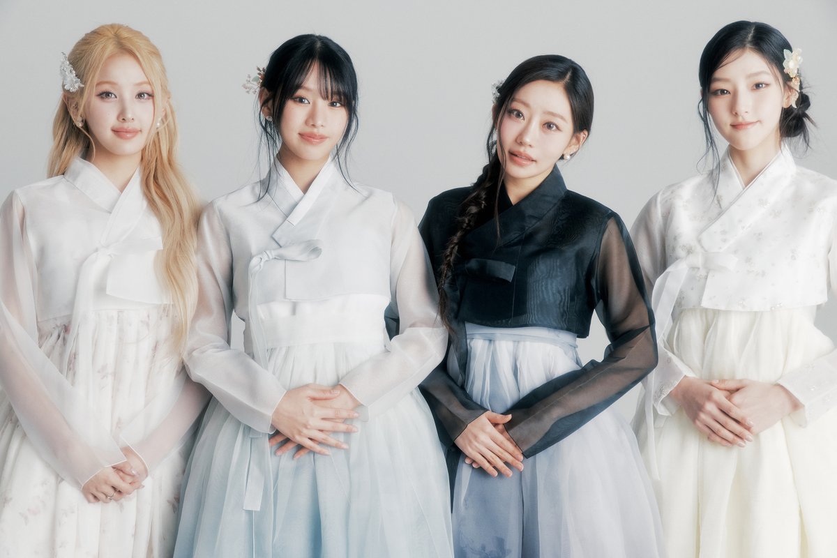 KISSOFLIFE_S2's tweet image. [📸] Happy New Year✨

🔗 kissoflife-official.com/contents/6993b…

#KISSOFLIFE #키스오브라이프 #KIOF