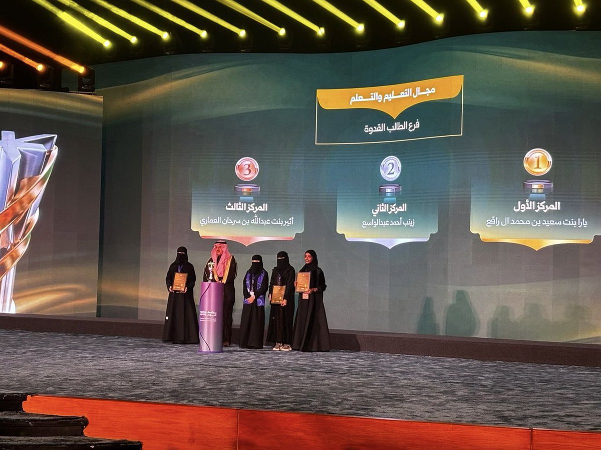 يـارا tweet media