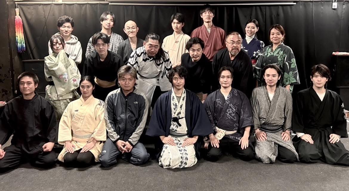 mshotam's tweet photo. 昨日から稽古場も変わり、集中稽古に入りました！

物語はもちろん、
殺陣シーンやダンスシーンもカッコよく仕上がってます⚔️

ご予約はこちら
https://t.co/ddkYJIO4zu

平日がオススメです😊

そして今回もスタンド花の代わりに華札があります！
送って下さった方にはサインしてお送りいたします https://t.co/rJXOxsxZRz