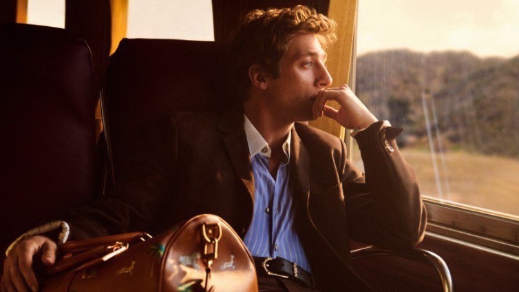 hourlyjaw's tweet photo. Happy 35th birthday to the talented, stunning, iconic, sensational Jeremy Allen White! https://t.co/h77M6vlcgv