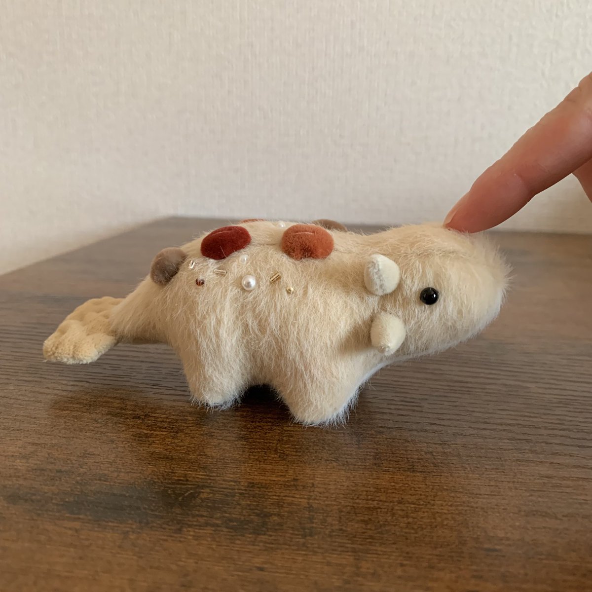 アンキロサウルス11匹作っていたけど、生地を染める段階で赤色が完全に