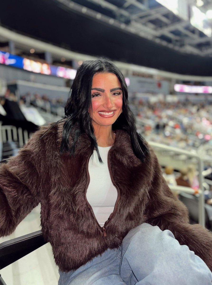 lyslawson's tweet photo. Rink Side Social Club. 🏒❤️‍🔥🌩️ 
@evvthunderbolts https://t.co/d1JKbxqMIs