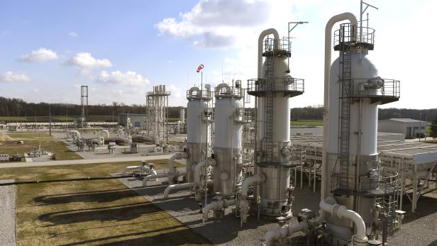 Der Füllstand der #Gasspeicher in Deutschland lag gestern (16.02.26) vormittags bei 23,54%.

Der Rückgang in den letzten 2 Tagen betrug im Ø -0,43% des maximalen Füllstands pro Tag.

Erdgas an der niederländischen TTF-Börse (für März) kostete gestern bei Schließung 30,94 €/MWh