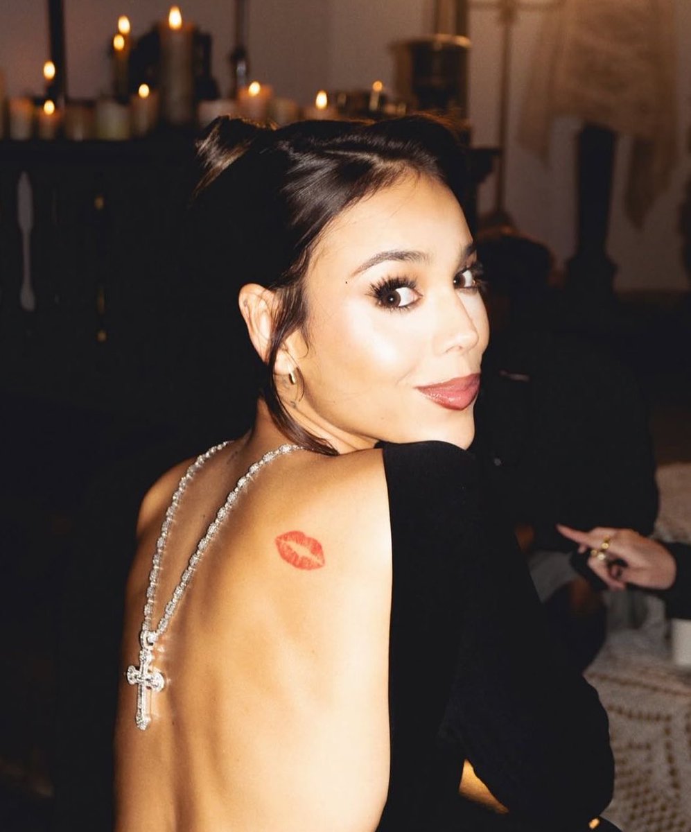 saca música cuando quiere, a veces me hace enojar…
pero mi corazón siempre, SIEMPRE va ser de ella